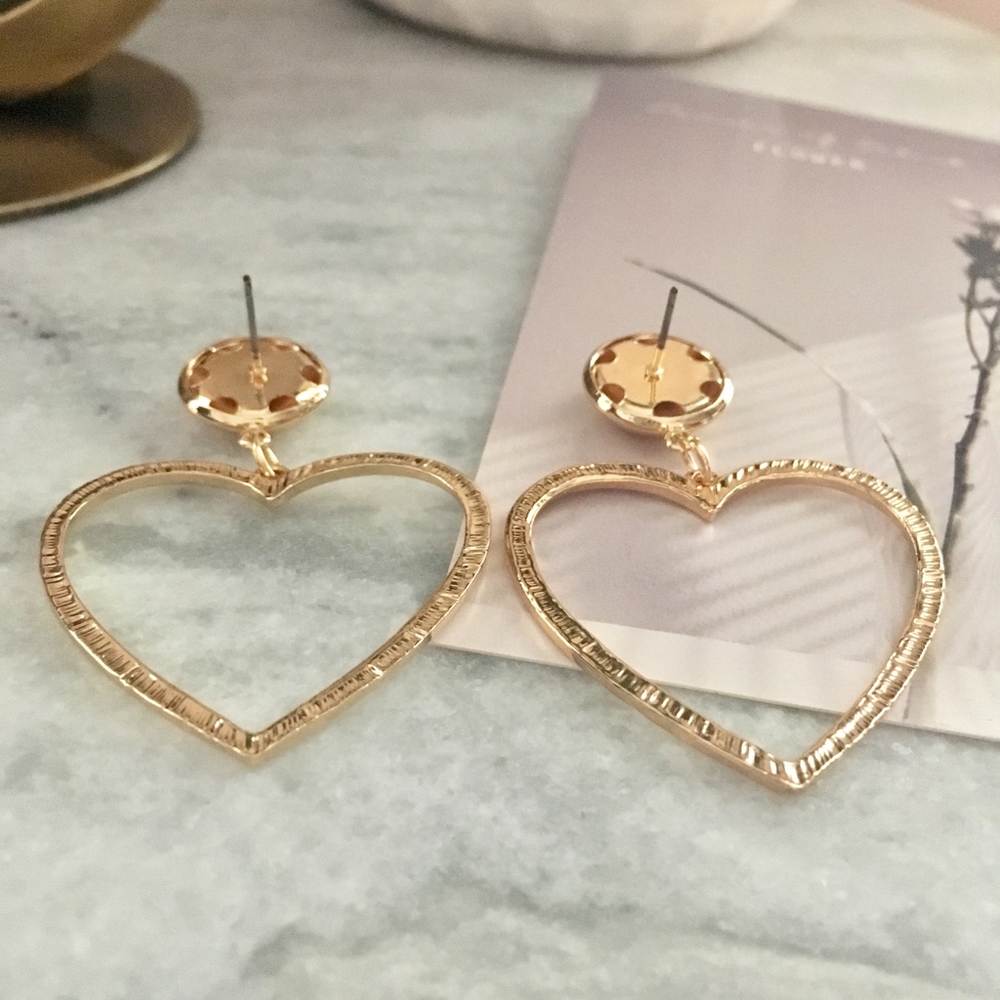Round Dot Hollow Heart Gold Hoop Earrings - Picture 8 of 8